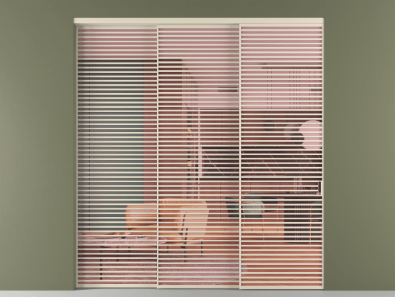 Алюминевая перегородка vn3_07_ Алюминий бежево-серый Прозрачное розовое стекло, триплекс, 6мм. Цвет Алюминий бежево-серый. Материал Алюминий в эмали. Коллекция Перегородка Formato внутри проёма 3 створки с синхронным механизмом. Картинка.