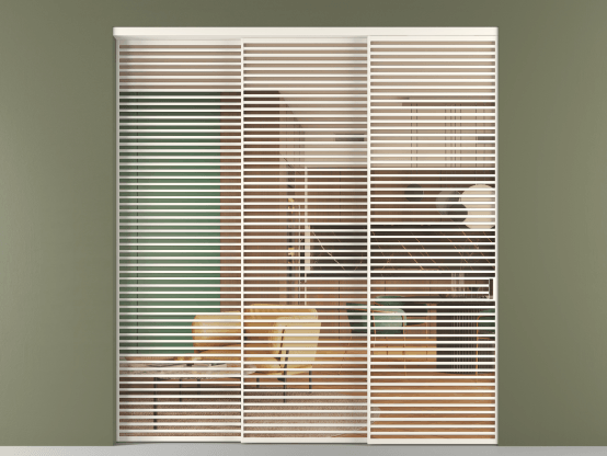 Алюминевая перегородка vn3_07_ Алюминий пудровый белый Прозрачное оранжевое стекло, триплекс, 6мм. Цвет Алюминий пудровый белый. Материал Алюминий в эмали. Коллекция Перегородка Formato внутри проёма 3 створки с синхронным механизмом. Картинка.